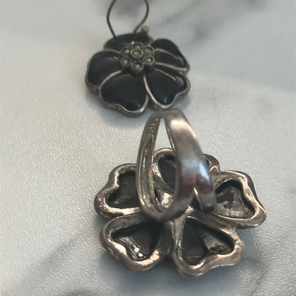 Pre owned- Elegant Black Flower Jewelry Set - Picture 14 of 16